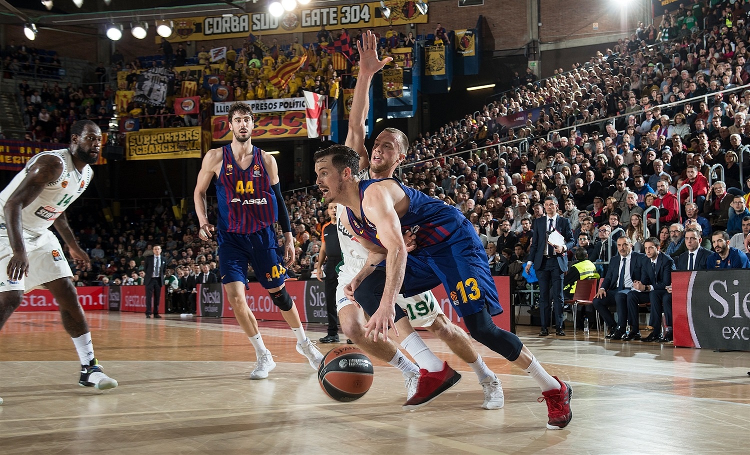 El Barça Lassa abusa de Darussafaka para enfilar los playoffs de Euroliga (97-65)