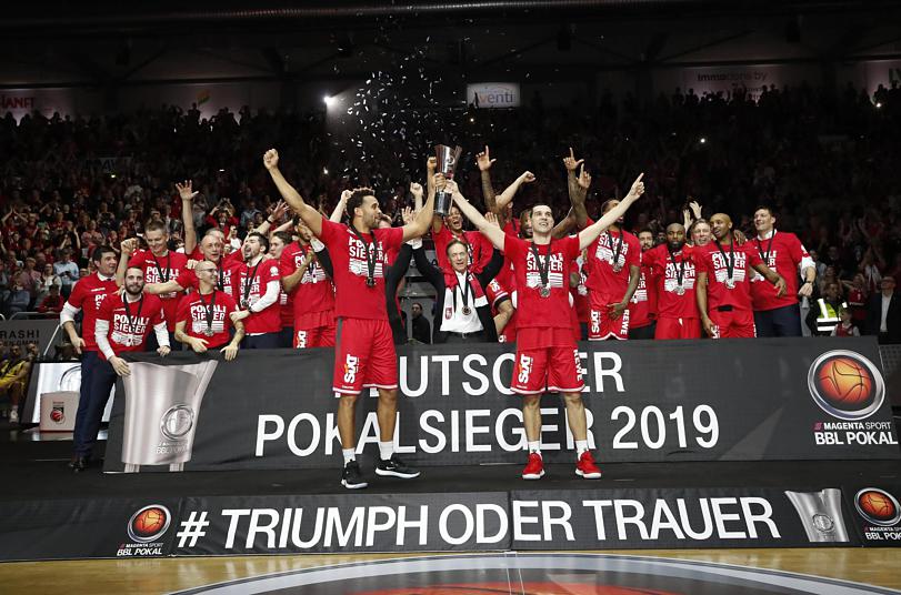 easyCreditBBL: Un triple de Nikos Zisis da a Bamberg el título de Copa frente al ALBA