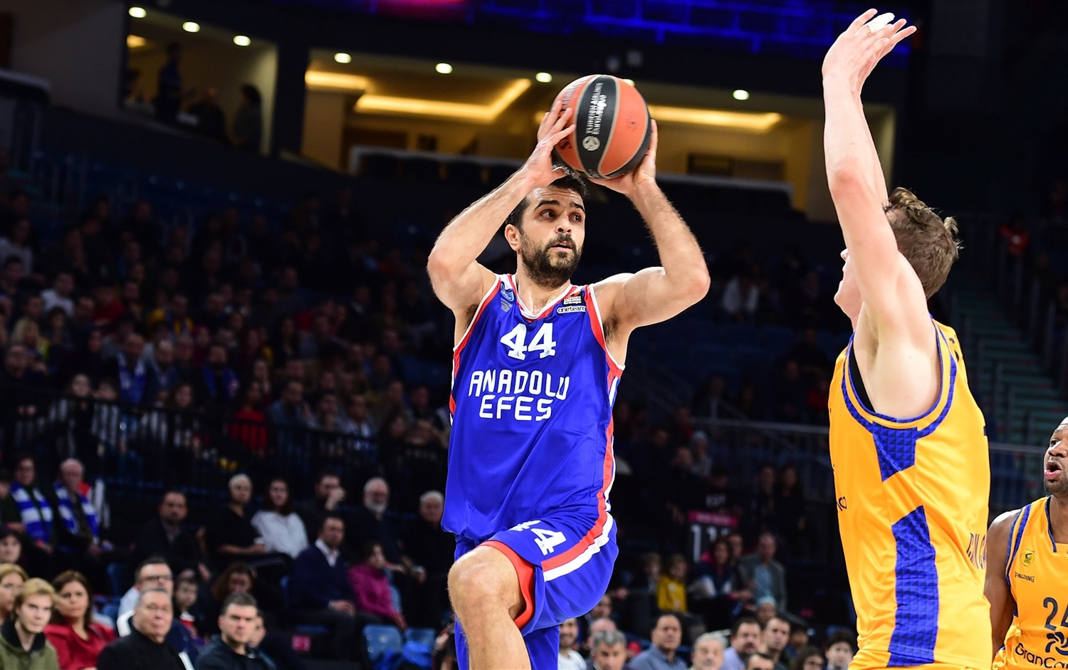 Los “pequeños” de Efes, imparables para el Gran Canaria (93 a 74)