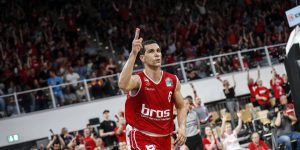 Oficial: Nikos Zisis será el sustituto de Laprovittola