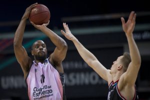 Victoria del Valencia Basket para llevarse la eliminatoria frente al Rytas Vilnius (71-56)