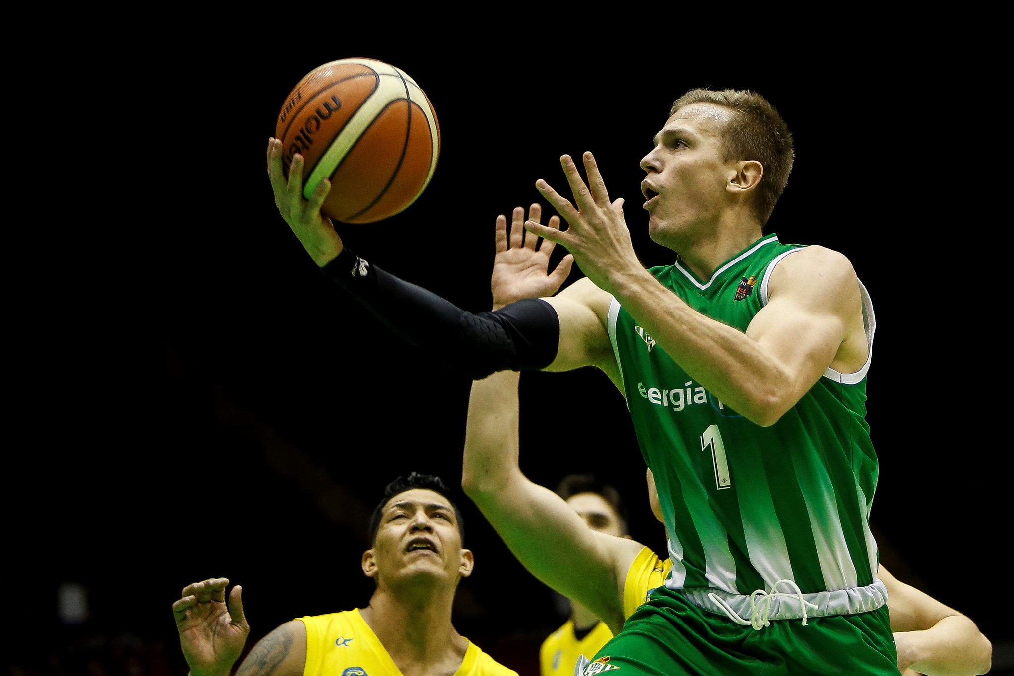 LEB Oro J27: Oviedo, Bilbao y Melilla aprietan a un Betis que no falla