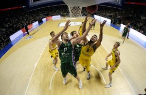 Giedraitis y un efectivo Alba Berlín fuerzan el tercer partido ante Unicaja (81-101)