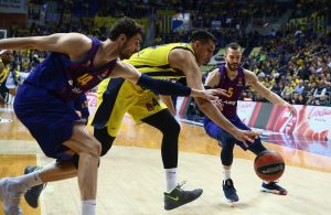 El Barça planta cara pero no es suficiente ante el Fenerbahce (88-82)