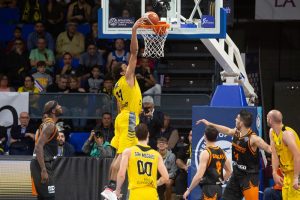 La defensa de Iberostar Tenerife le da el pase a cuartos de la BCL (79-57)