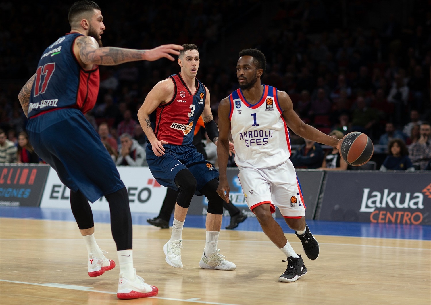 Kirolbet Baskonia cae en su disputa por el 6º puesto ante Anadolu Efes (92-102)