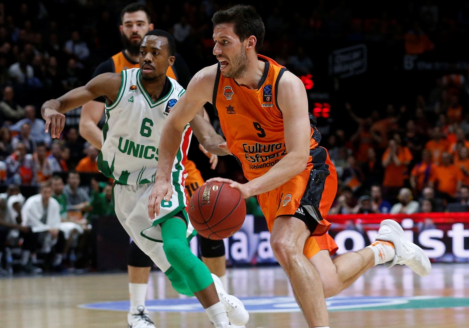Valencia Basket pone la primera piedra en el camino a la final (69-64)