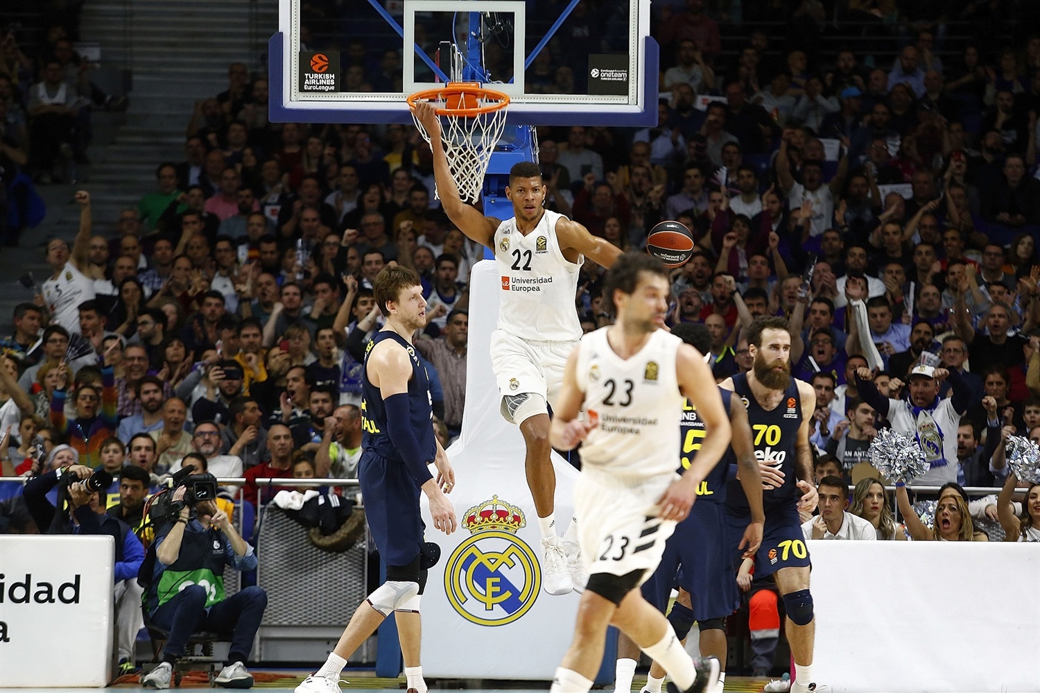 El Real Madrid desarbola y avisa al Fenerbahce (101-86)