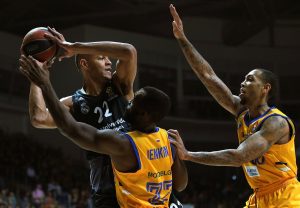 El Real Madrid vence con autoridad al Khimki y se asegura el factor cancha (75-100)
