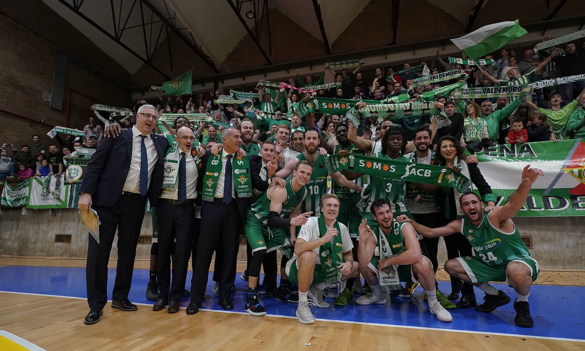 El Betis se pone el traje ACB y descorcha el champán de la Liga Endesa
