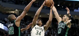 Los Bucks arrollan y los Warriors no ceden