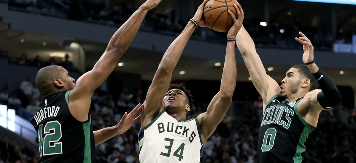 Los Bucks arrollan y los Warriors no ceden