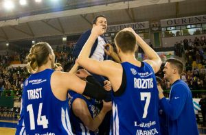 Ourense vence a Manresa, asegura la permanencia y acerca a Breogán al ascenso directo