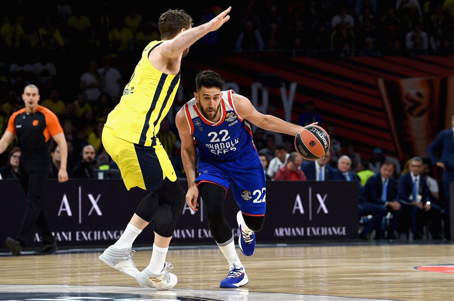 Anadolu Efes mantiene el bloque: renuevan a Micic, Dunston, Simon y Ataman