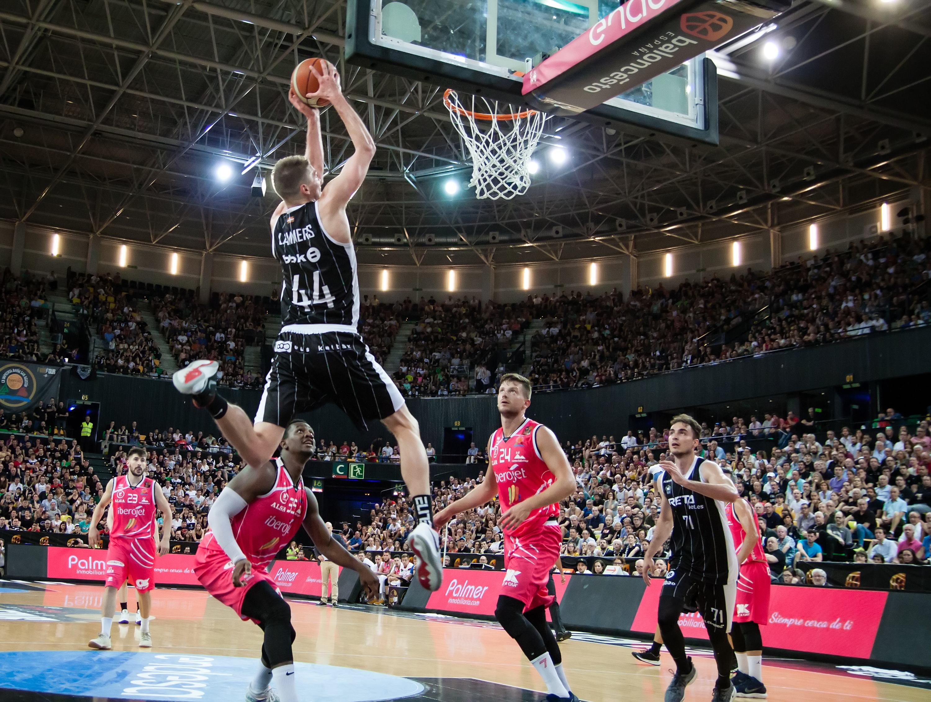 Analizando a Ben Lammers, el mejor pívot defensivo de LEB Oro con RETAbet Bilbao Basket