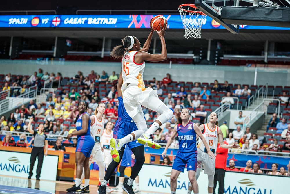 Astou Ndour y la actitud coral pueden ante una Gran Bretaña guerrera (67-59)