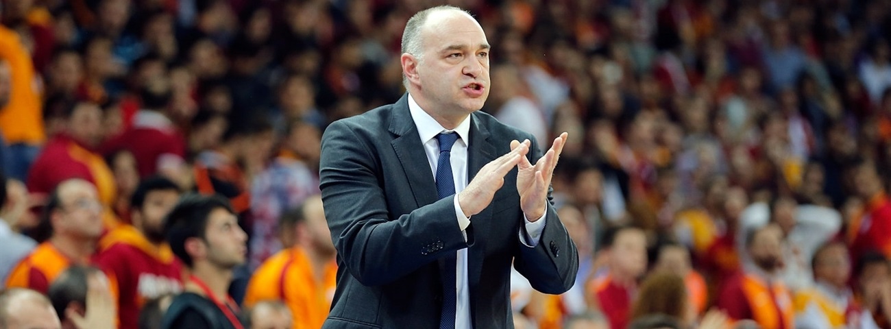 Pablo Laso es nombrado mejor entrenador de la liga regular por la AEEB