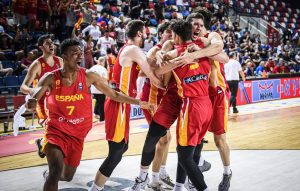 Europeo U20M (1/4): España elimina a Turquía en un final de infarto (69-70)