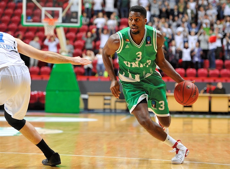 Melvim Ejim, más físico para Unicaja de Málaga