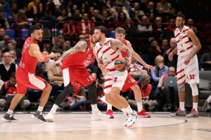 SbEu: Golpe en la mesa del Efes de Larkin y del Olimpia de Mike James