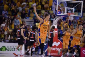 Zoco ACB: Eriksson sale y Bourousis y Cousins podrían llegar. Marinkovic, ¿a Unicaja?