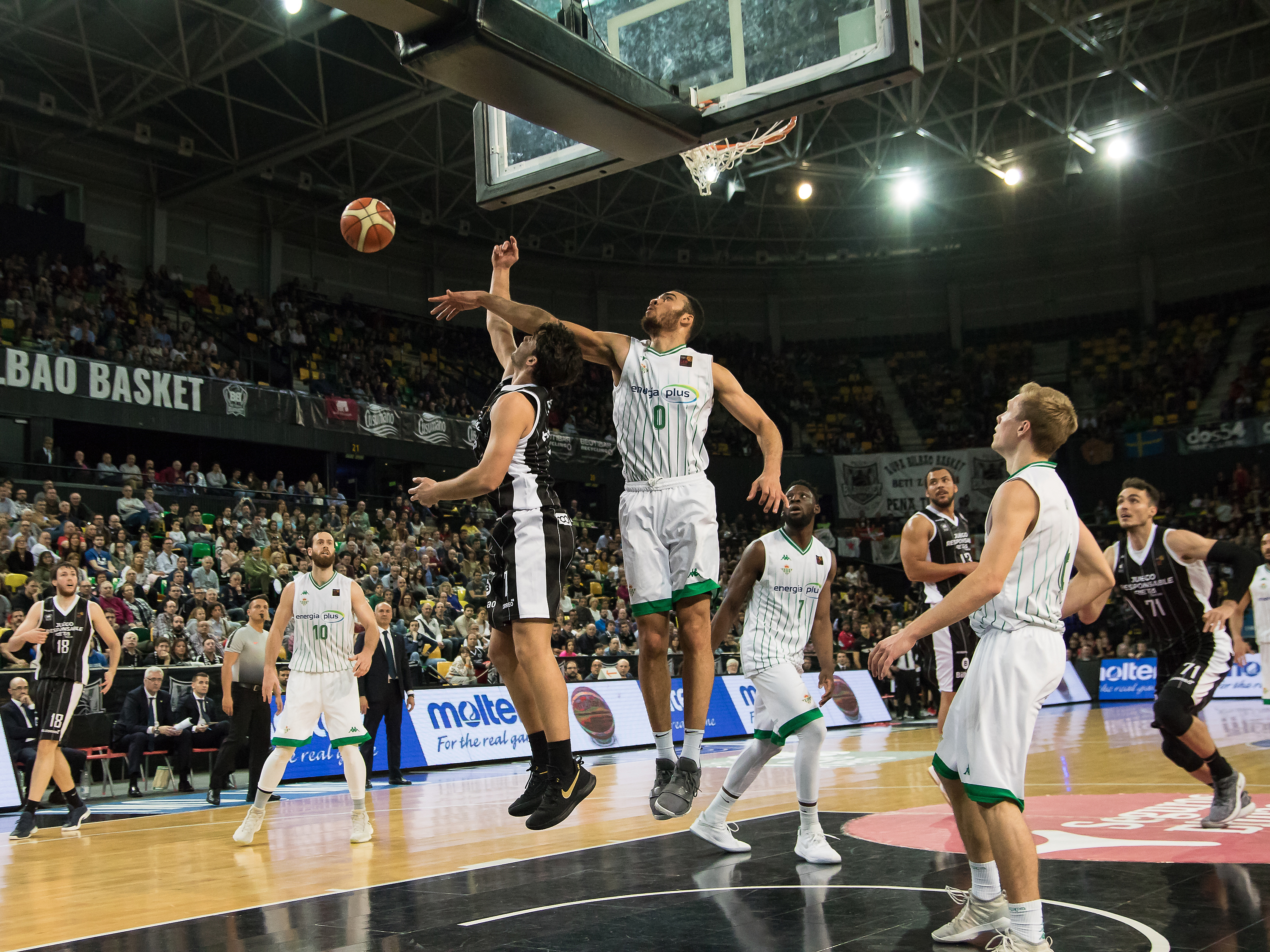 Analizando a Obi Enechionyia, uno de los héroes del aplastante ascenso del Betis