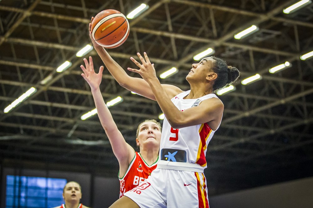 Europeo U20F (1/8): España arrolla a Bielorrusia y jugará contra Italia (86-55)