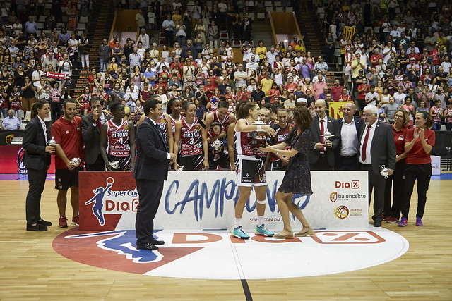 Adaora Elonu se luce ante su ex equipo y UniGirona se alza con la Supercopa (82-80)