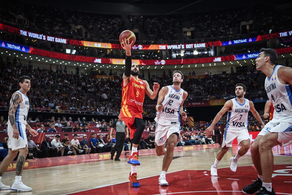 España arrasa en la final de los sueños y la convicción a una brava Argentina (95-75)