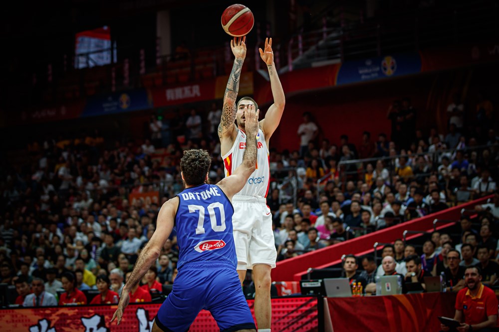 España se clasifica para la siguiente ronda en un partido gris ante Italia