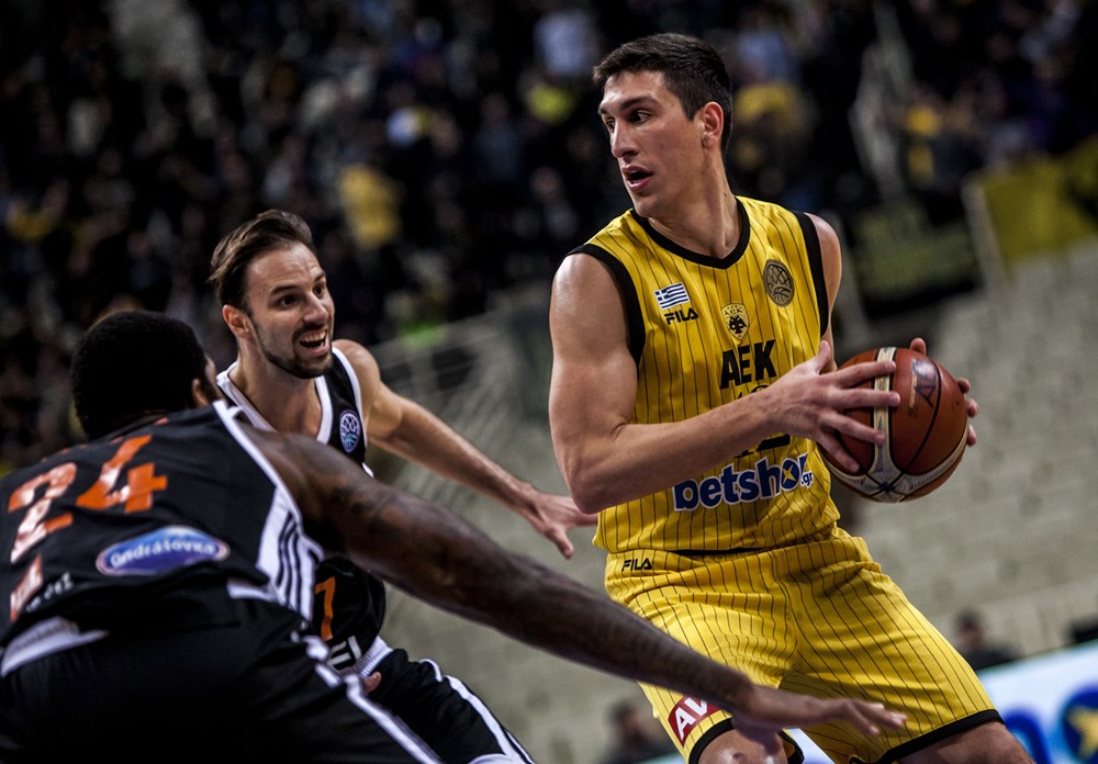 Analizando a Giannoulis Larentzakis, carácter forjado en la antigua Grecia