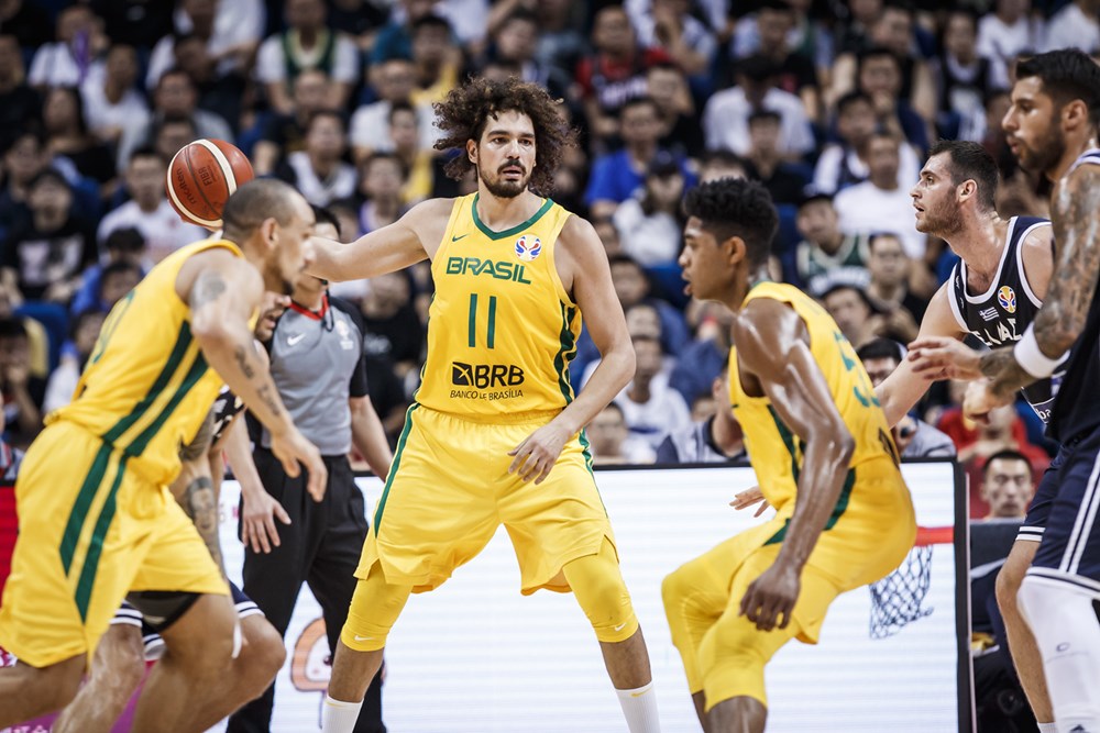 Un inmenso Varejao ayuda a Brasil a llevarse un partido de infarto ante Grecia (79-78)