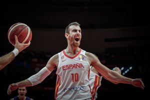 Una defensa sublime devuelve la ilusión a España ante Serbia (81-69)