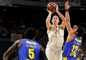 Jaycee Carroll rescata al Madrid ante Maccabi en el día de Mickey (86-85)