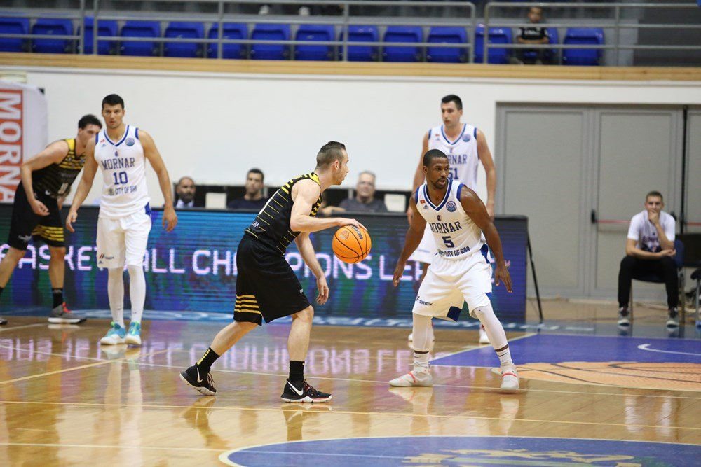 Iberostar sufre con la zona pero se lleva la victoria ante Mornar Bar (74-81)