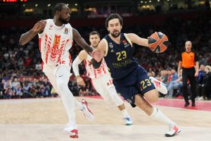 Un último cuarto redentor da a los blancos su primera victoria fuera de casa (60-75)