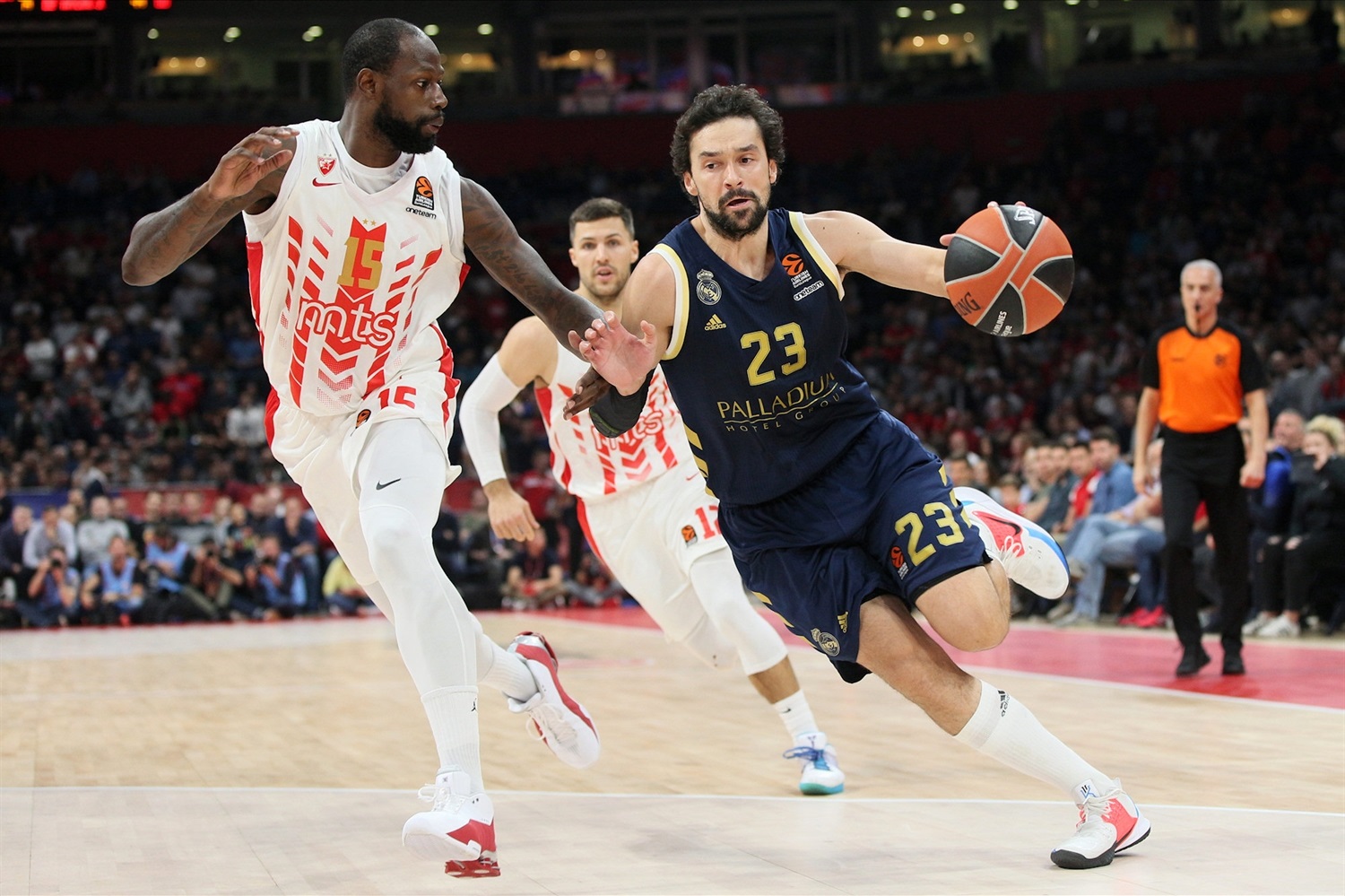 Un último cuarto redentor da a los blancos su primera victoria fuera de casa (60-75)