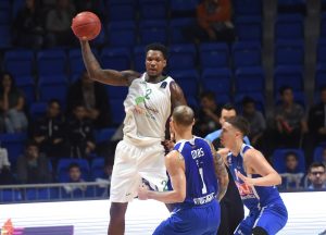 Un palmeo de Deon Thompson da una importante victoria a Unicaja (81-82)