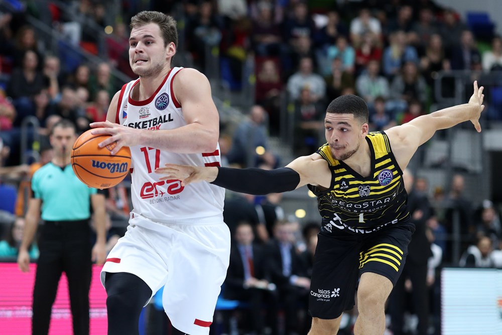 Iberostar Tenerife roba el liderato al Nymburk con 20 recuperaciones (68-78)