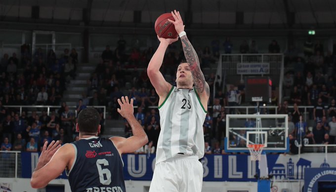 La Penya cae ante el Brescia pero salva el average (87-83)