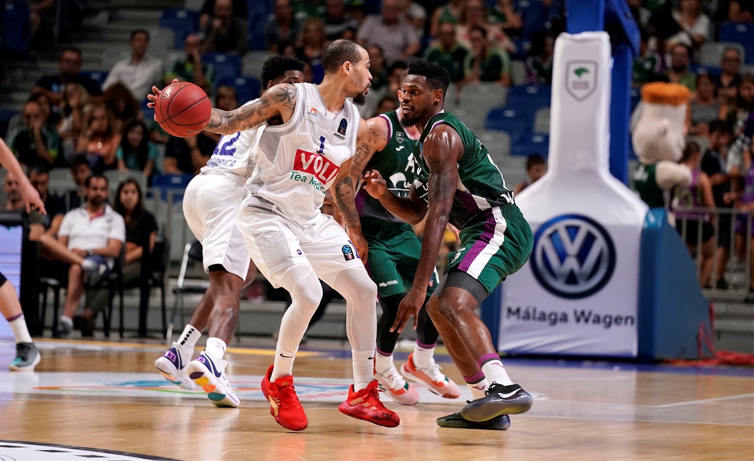 Justin Cobbs, Hassan Martin y Scott Bamforth, o cuando con tres no basta