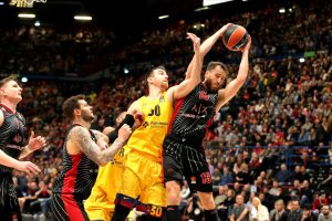 El Chacho y Scola acribillan el invicto del FC Barcelona en Europa (83-70)