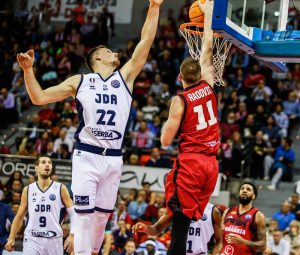Zarpazo al lider en Zaragoza: empieza la caza del primer puesto  (75-60)