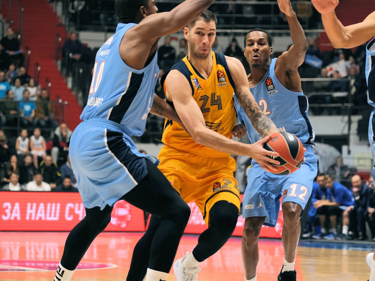 Euroliga (J7): Khimki gana. Nueva exhibición del dúo Larkin-Micic. Maccabi arrasa a Alba