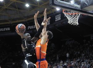 Tonye Jekiri, el nuevo gigante llegado de Nigeria