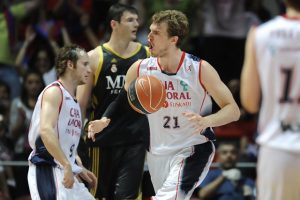 El Real Madrid otra vez no supo matar y Splitter levanta al Caja Laboral hacia la segunda victoria (85-80)