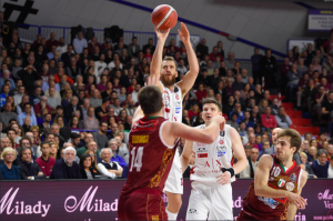 LEGA SERIE A: Virtus Bologna lider, Sassari segundo y Milán gana a Reyer Venezia