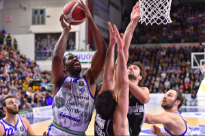 LEGA SERIE A: Sassari gana a Virtus Bologna y se acerca al liderato