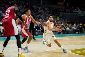 El Real Madrid encadena su octava victoria consecutiva a costa de un flojo Oly (93-77)