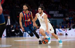 El Real Madrid logra su décima victoria seguida a costa del Baskonia (55-77)